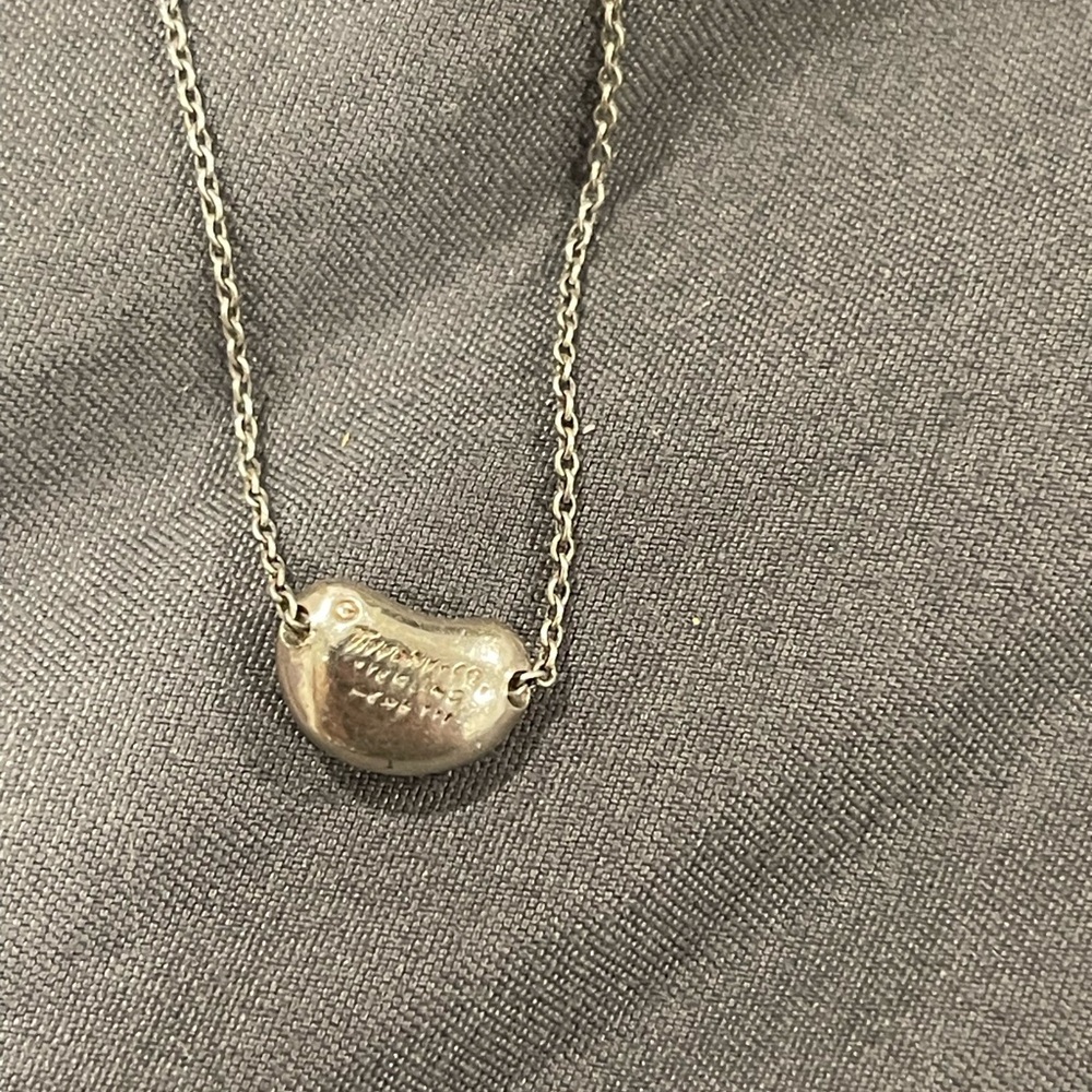 #135 TIFFANY & CO NECKLACE "bean" design pendant